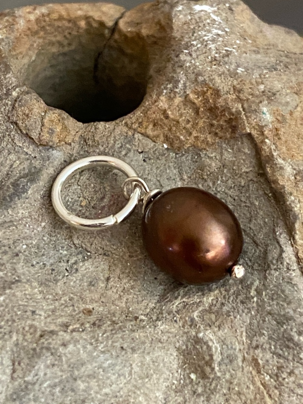 5/$10❤️❤️❤️NEW Burgundy Cultured Pearl Charm Pendant